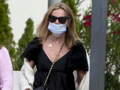 La imagen de Ana Obregón que conmueve a España: arrodillada y en llanto frente a la tumba de su hijo