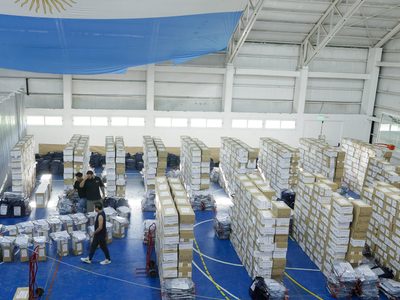Así es el escrutinio definitivo en Neuquén: urnas apiladas y una armónica revisión de los votos