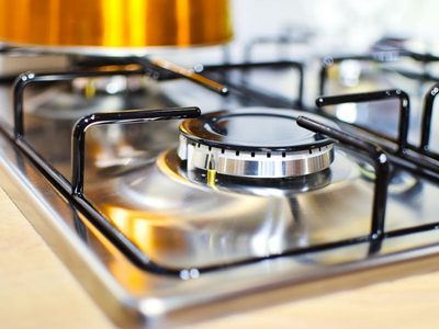 Sin gastar y en 20 minutos: conocé el secreto para dejar las hornallas de tu cocina como nuevas