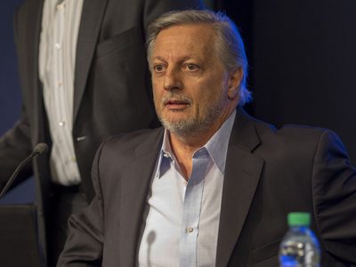 Aranguren cruzó al Gobierno: dijo que el congelamiento de tarifas son "espejitos de colores"