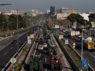 FMI mejora previsión de crecimiento de la economía mundial a 3.3% este año