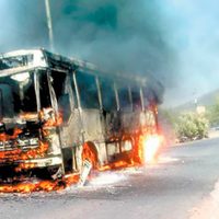 Líneas de autobuses suspenden corridas por bloqueos en Michoacán