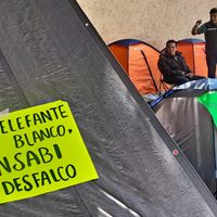 Trabajadores del desaparecido Seguro Popular mantienen bloqueo en Insabi