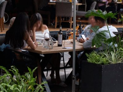 Mesera se enoja porque le dejaron propina de 200 pesos por una cuenta de 7 mil pesos