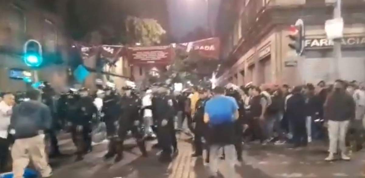 Enfrentamiento en el Zócalo