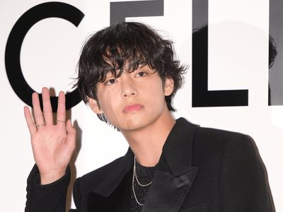 Con uno de sus grandes amigos: la colaboración de V de BTS que ya estableció récords antes de su estreno