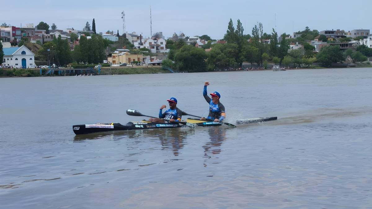 Los campeones de la Regata de Río Negro, Dardo Balboa y Manuel Allende. Fuente: (Twitter)