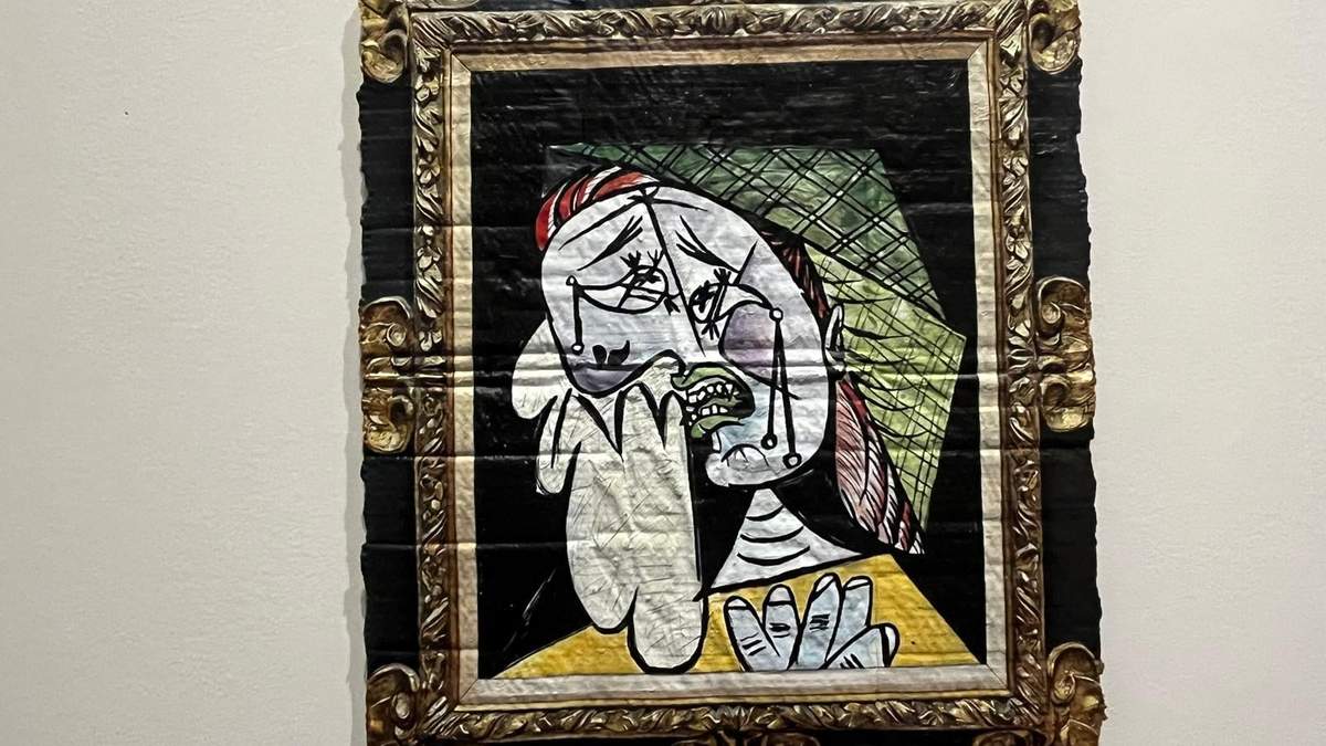 Pedazos de cartón. Fuente: (Instagram)