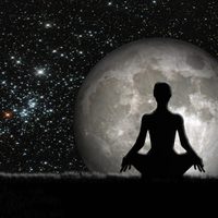 Luna nueva, llena y menguante: cómo es el ritual energético con velas recomendado para mayo