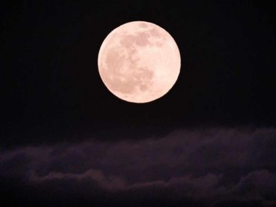 Habrá Luna Rosa el próximo 23 de abril: realizá estos fáciles rituales para atraer el amor y la abundancia