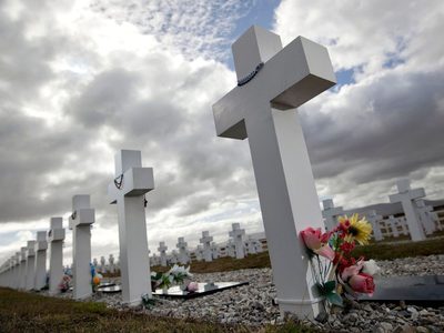 Hallaron los restos de cinco soldados caídos en Malvinas enterrados en una fosa común