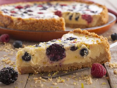 Torta de duraznos con arándanos: una bomba de sabor para tu próxima merienda dulce