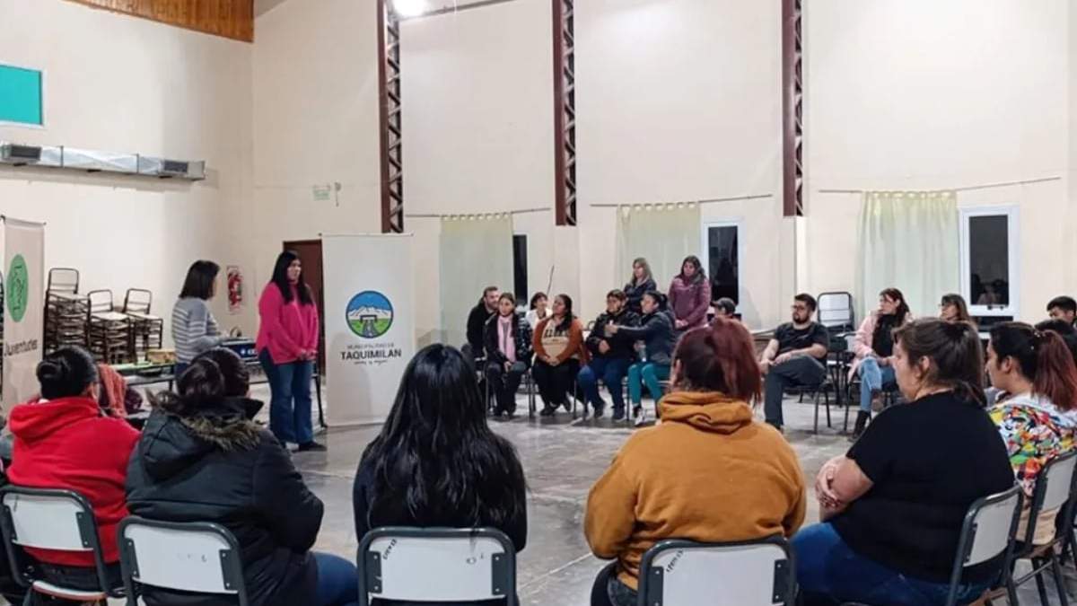 Taller "Hablar es Prevenir". Fuente: (Neuquén Informa)