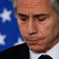 Blinken expresa frustración por explosiones de bípers que, dice, amenazan acuerdo de cese del fuego