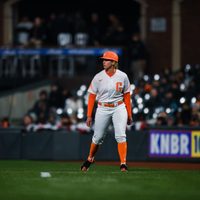 Alyssa Nakken se convierte en la primera mujer coach en un juego de la MLB