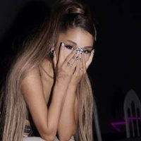 Aparece la foto de Ariana Grande más buscada: apuesta todo y hace esto recostada ¡Preparate!