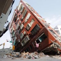 Taiwán busca a decenas de desaparecidos mientras la cifra de muertos en el sismo sube a 10