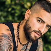 Maluma no oculta más su felicidad y se muestra con su nuevo amor a los besos ¡Qué bien se ven!