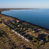 En un área natural protegida, Bahía Bustamante ofrece paisajes de ensueño en la costa de Chubut