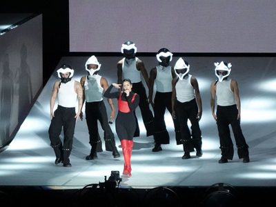 “La plaza es hermosa, pero la presencia de ustedes más”: Rosalía al abrir su show en el zócalo