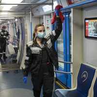 Rusia registra un récord de decesos por coronavirus el día que comienza a producir su segunda vacuna