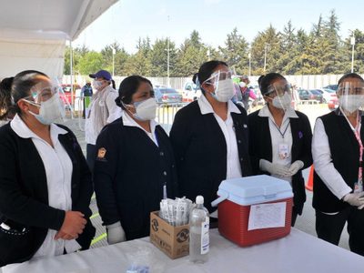 Concluye en el Edomex la aplicación de la primera dosis de vacuna en adultos mayores