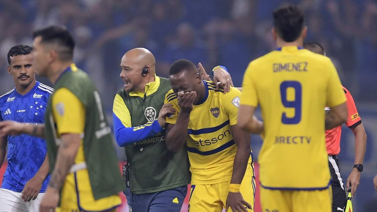 Boca y Luis Advíncula. Fuente: (Twitter)