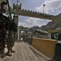 Fuerzas paquistaníes matan a 16 militantes que intentaban cruzar la frontera desde Afganistán