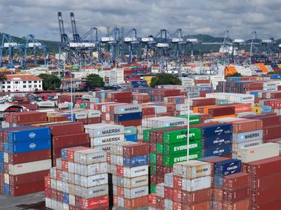 Resiliente ante los aranceles de Trump, la economía mundial crecerá 3.2% este año, según la OCDE