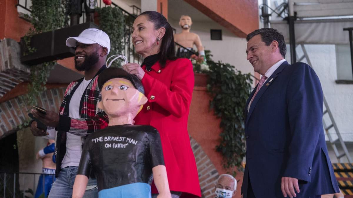 Floyd Mayweather, Claudia Sheinbaum y Mauricio Sulaiman en la la 59 Convención del CMB