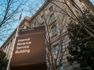 Un millón de contribuyentes en EU recibirán hasta mil 400 dólares del IRS, ¿quiénes y por qué ahora?