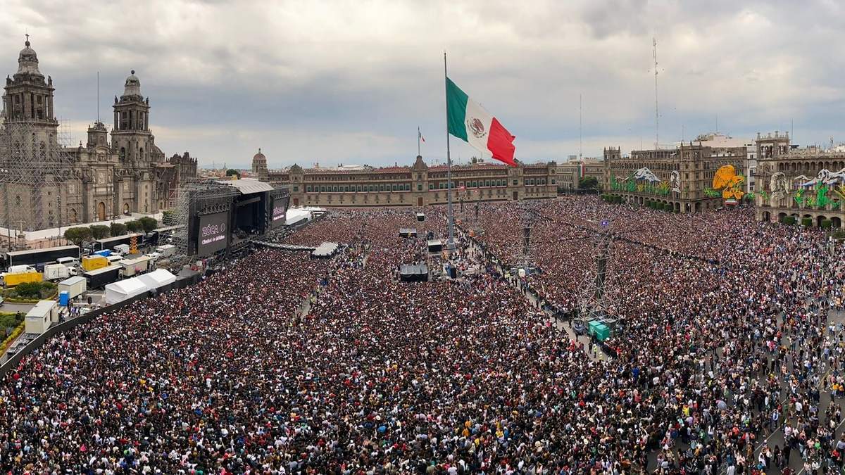 Zócalo repleto