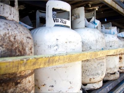 Denuncian aumentos del 90 % en una semana en recarga de garrafas en Neuquén