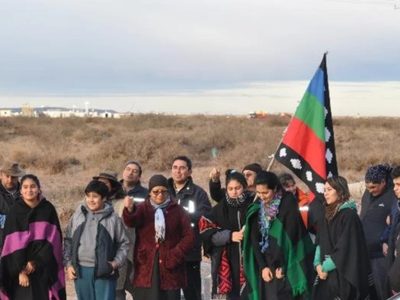 La comunidad mapuche Paynemil denunció discriminación y bloqueó el ingreso a Loma la Lata