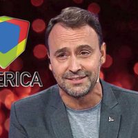 Adrián Pallares apuntó contra una figura de América TV y le quitó la careta