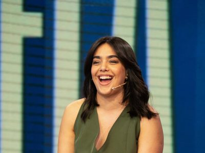 Ángela Leiva elige los pantalones de moda que seguro tenés en el armario: mirá cómo los usa