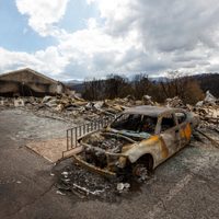 FBI busca sospechosos por incendios forestales de Nuevo México en los que murieron dos personas