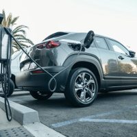 Mercado automotor: ingresarán 50.000 vehículos híbridos y eléctricos