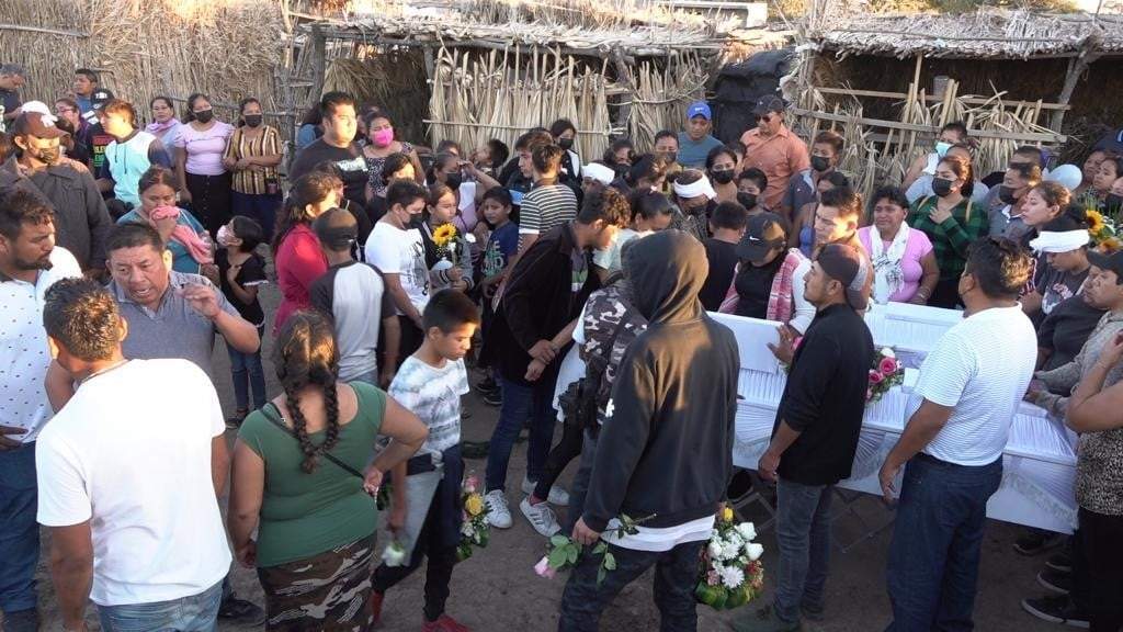 Sepelio de los hermanos Perla y Dany, asesinados en Juchitán, Oaxaca