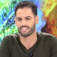 Asraf Beno recibe el golpe final por parte de un familiar de Isa Pantoja