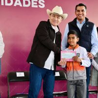 Alfonso Durazo lleva infraestructura hídrica y apoyos educativos a municipios del centro