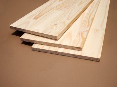 Con pedazos de madera y cosas que tenés en casa: así podés crear este portamacetas para tu jardín