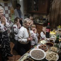Ucrania derriba cazas y drones rusos mientras celebra la Navidad en diciembre por primera vez