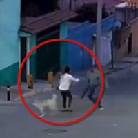Mujer es atacada con un machete por defender a perros callejeros en Puebla
