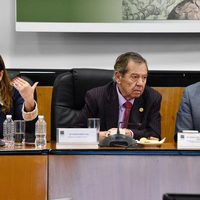 La dirigencia del PRI pide unidad y aprueba nuevos lineamientos tras dimisiones