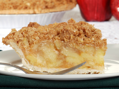 Torta crumble con manzana caramelizada y canela: deliciosa y perfecta para este domingo en la tarde