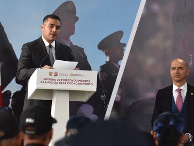 García Harfuch reconoce a policías que detuvieron a implicados en el atentado a Ciro Gómez Leyva