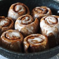 Rolls de canela proteicos: con solo 1 banana, prepará esta receta fit que vas a amar para el antojo dulce