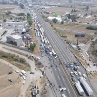 Tras seis horas de bloquear la autopista México-Puebla, pobladores logran evitar “despojo” de agua