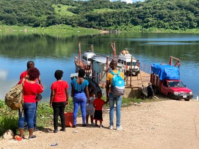 Migrantes buscan rutas alternas en la frontera sur